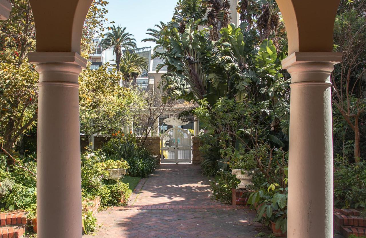 Victoria Court Two Bedroom Oasis In Trendy Long St *