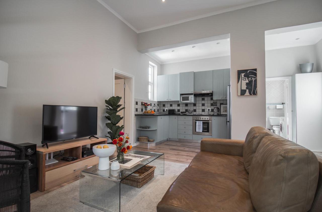 Victoria Court Two Bedroom Oasis In Trendy Long St