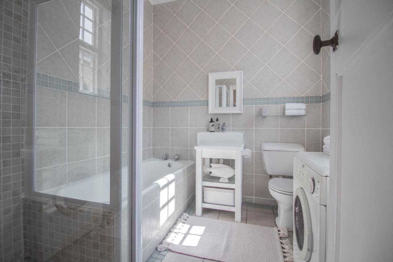 Victoria Court Two Bedroom Oasis In Trendy Long St Apartment Cape Town