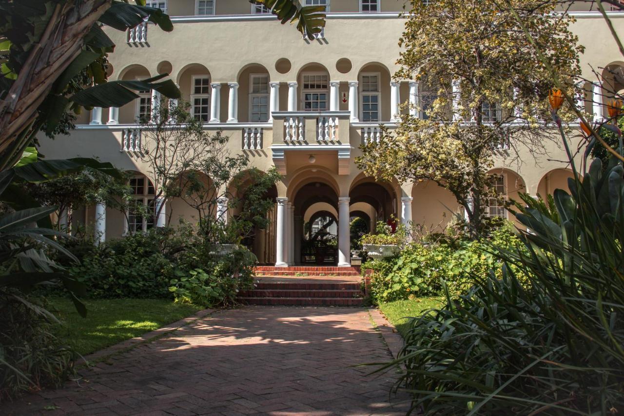 Victoria Court Two Bedroom Oasis In Trendy Long St Apartment